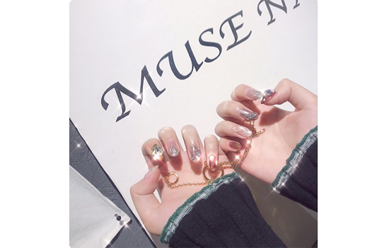 日系美甲图片2025新款式 做一个blingbling的女孩