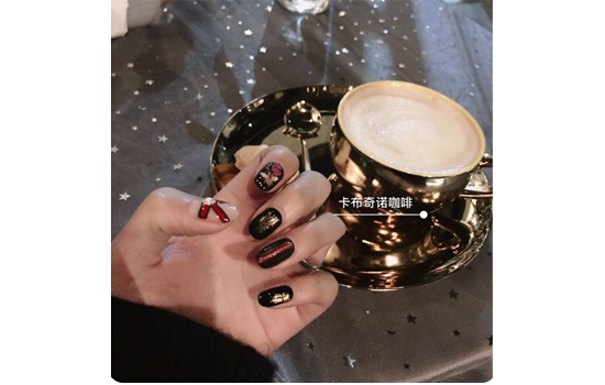 gucci风美甲​ 来一波不一样的圣诞美甲