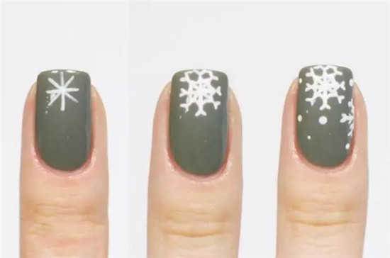 磨砂雪花美甲教程 简单的冬季手绘雪花