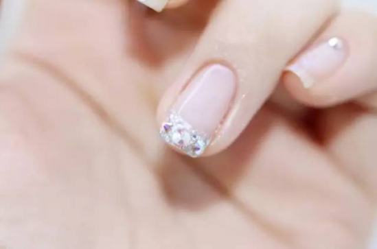 DIY美甲步骤和解说图 魅力DIY美甲教程