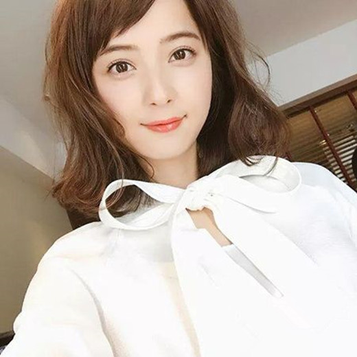 2025年圆脸流行发型 想要变小脸就选这六款!