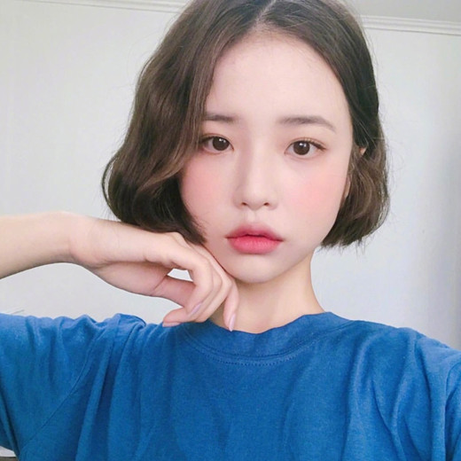 短发适合染什么颜色2025 甜美发色真惹人喜欢
