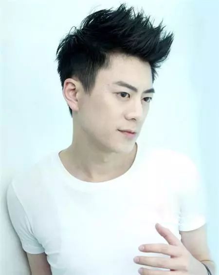 2025潮流男生发型 全新2025男生最夯发型推荐