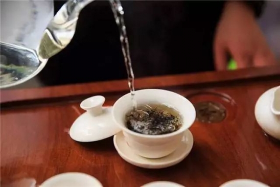 泡茶有泡沫怎么回事 关于泡茶泡沫问题分析介绍