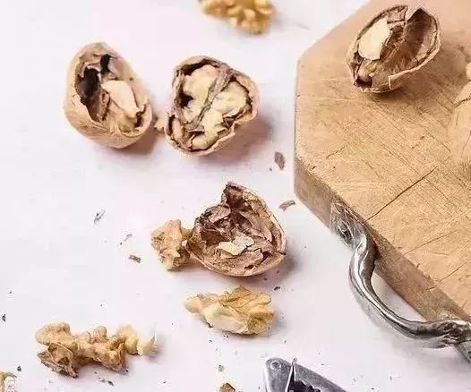 核桃的营养价值 核桃只会干嚼那你就亏大了