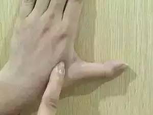 身体青筋明显咋回事 这个部位青筋暴突要注意