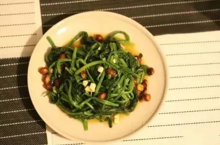 菠菜花生米的功效 菠菜加一物变成了钙片
