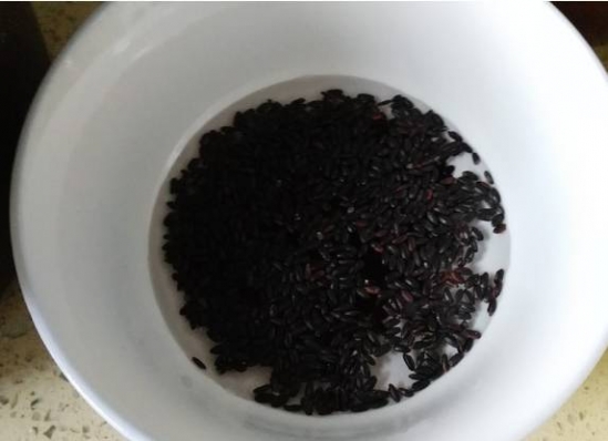 黑米的营养价值及做法 吃这黑色食物越吃越年轻