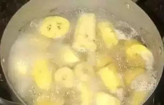 香蕉煮水的功效与作用 睡前喝一杯香蕉煮水功效好