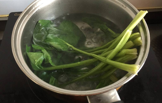 菠菜要焯水吗 菠菜焯水多久去除草酸