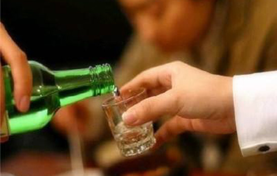喝不醉的人是什么原因 酒量可以练出来的吗