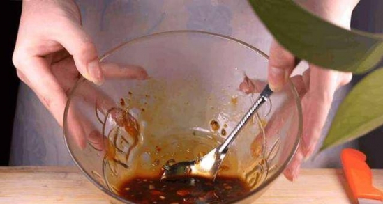 金针菇的家常做法 金针菇与青椒这样弄简直好吃极了