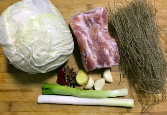 五花肉白菜炖粉条的做法 这样煮大白菜好吃到爆