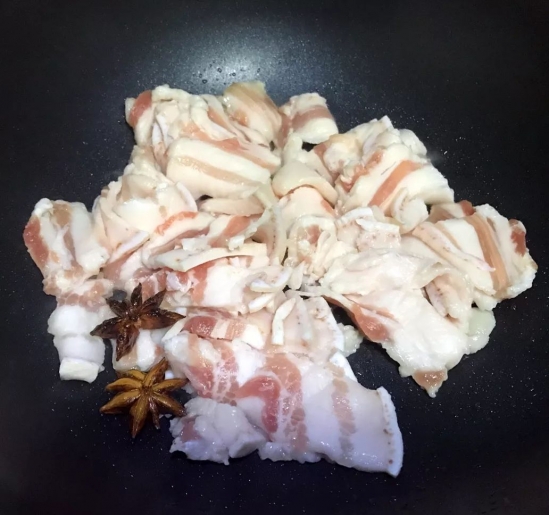 五花肉白菜炖粉条的做法 这样煮大白菜好吃到爆