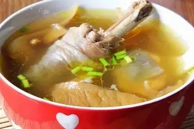 膝关节炎的症状表现 预防膝关节炎多吃这些食物