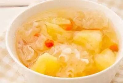 枸杞菠萝银耳汤的做法 喝它有溶血栓降三高等多种功效