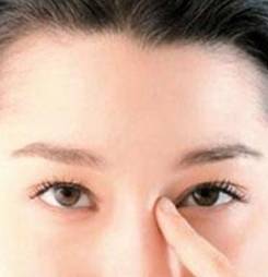 黑眼圈的消除方法 教你如何三分钟告别黑眼圈