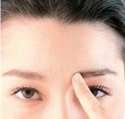 黑眼圈的消除方法 教你如何三分钟告别黑眼圈