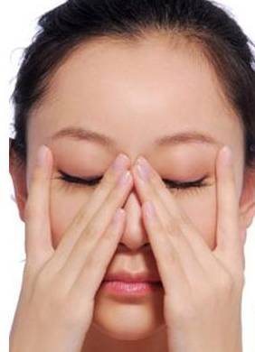 黑眼圈的消除方法 教你如何三分钟告别黑眼圈