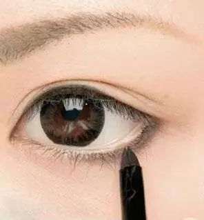眼线怎么画好看图解 超实用的眼线画法技巧及眼部化妆常见误区~