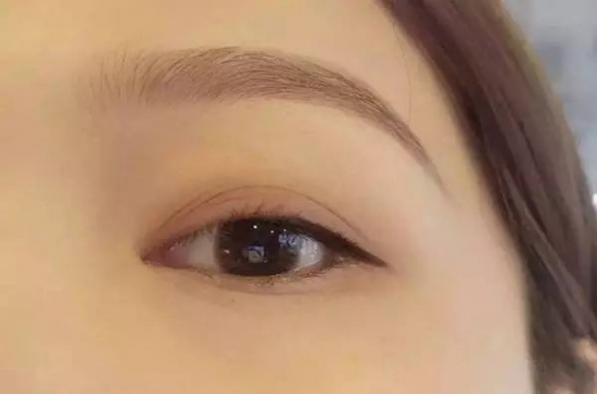 眼线的画法和技巧 “半尾眼线”好美啊