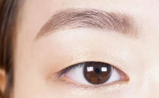 眼妆的画法步骤教程 10分钟教你画好眼妆的方法