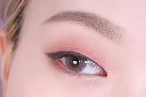 眼妆的画法步骤教程 10分钟教你画好眼妆的方法