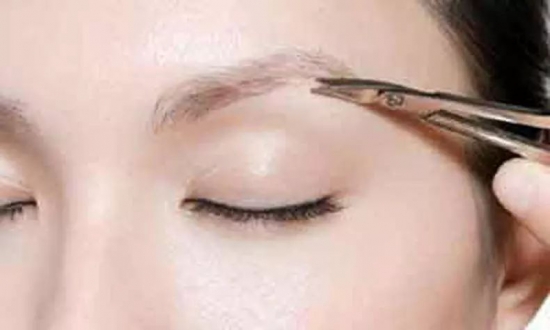 画眉毛的技巧 女生画眉记住5点，颜值瞬间惊艳！