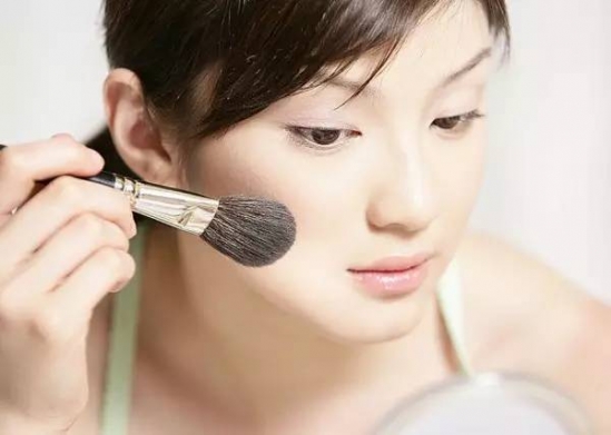 补妆用什么好 告诉你怎样化妆不需补妆！