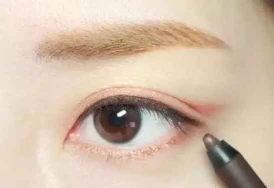 粉嫩妆容化妆教程 一款粉嫩有气质妆容画法介绍