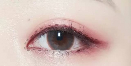 红色系眼妆画法教程  这才是红色系眼妆的正确打开方式