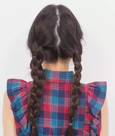 发型扎法简单又好看 俏皮双丸子头po给你