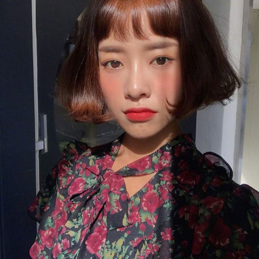 短发2025流行颜色 染发后的短发竟这么美
