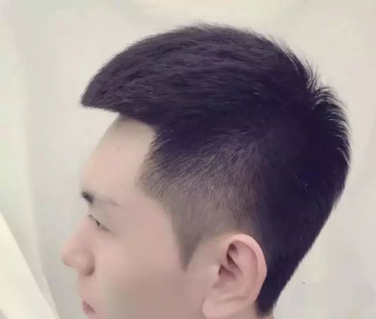 眼睛小单眼皮男生发型 几款单眼皮男生发型推荐