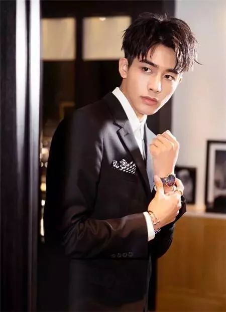 2025男生烫发发型 男生换季烫什么发型好