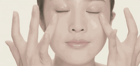 眼霜怎么用 眼霜用得好，真的不怕显老！