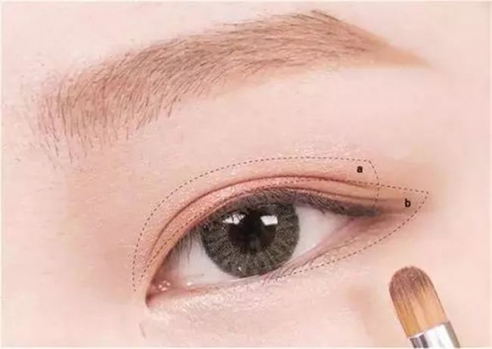4色眼影的画法步骤图 打造仙女眼妆的几款画法