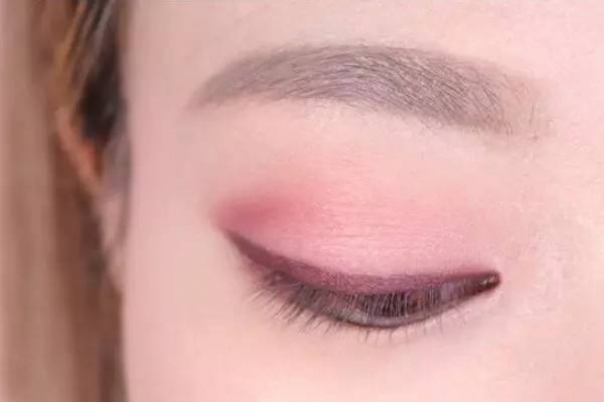单眼皮眼妆画法步骤 单眼皮这么画美极了