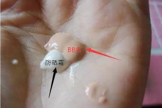 bb霜和防晒霜先用哪个 大部分女人都把BB霜和防晒霜涂反了