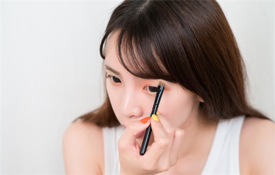 怎么化妆好看简单步骤 七步让你变女神
