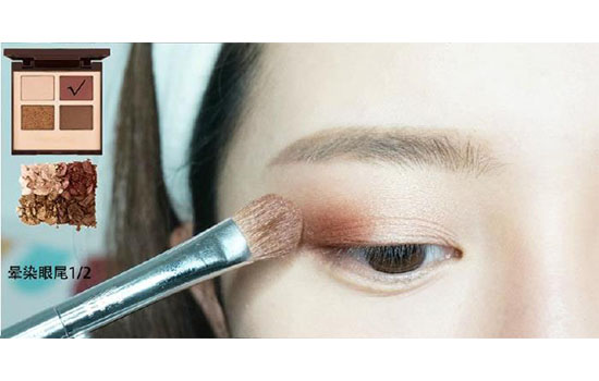 Charlotte Tilbury四色眼影画法教程 大火VV红棕盘眼影