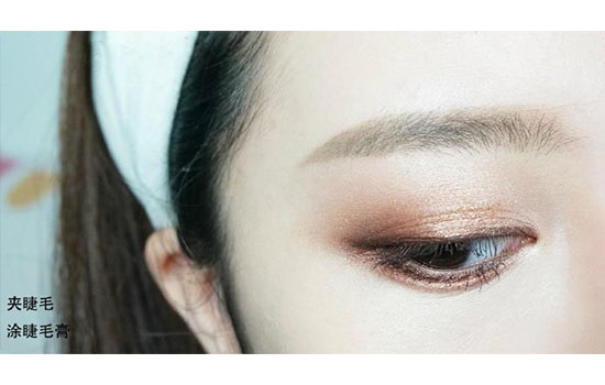 Charlotte Tilbury四色眼影画法教程 大火VV红棕盘眼影