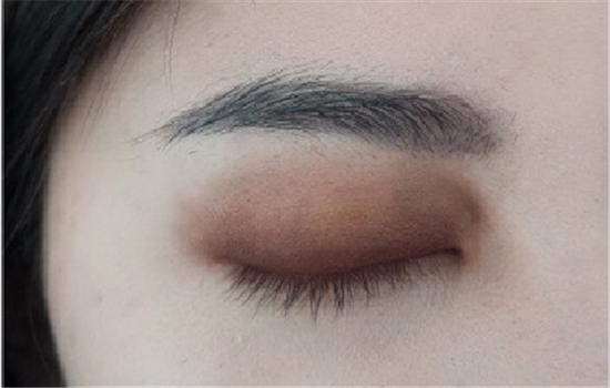 酒红色复古眼妆 教你玩转酒红色眼影