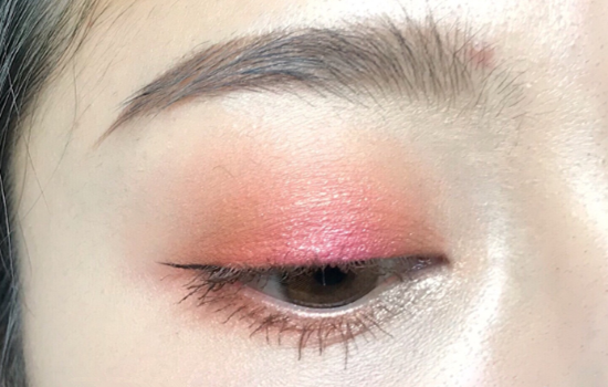 桃红色眼影画法 粉粉嫩嫩的减龄眼妆