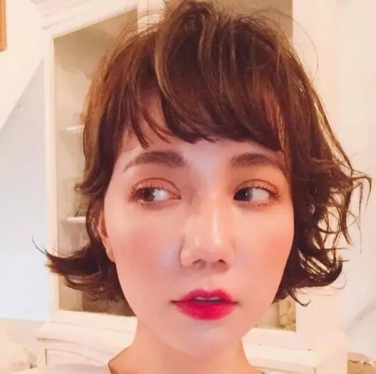 女生发型图片2025潮流  这几款最不挑人还显年轻