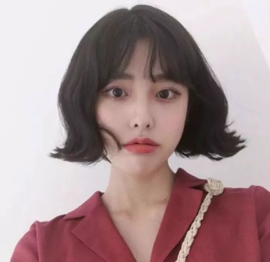2025流行发型女中短发 多款今年流行发型推荐
