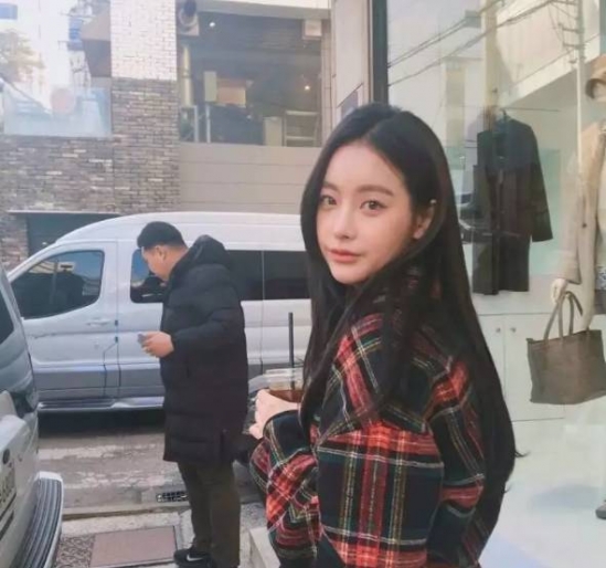 2025流行发型女中短发 多款今年流行发型推荐