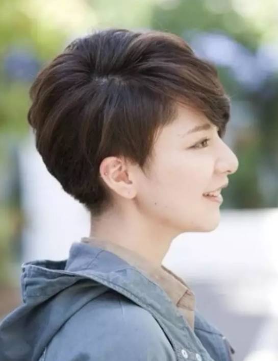 2025流行发型女中短发 多款今年流行发型推荐