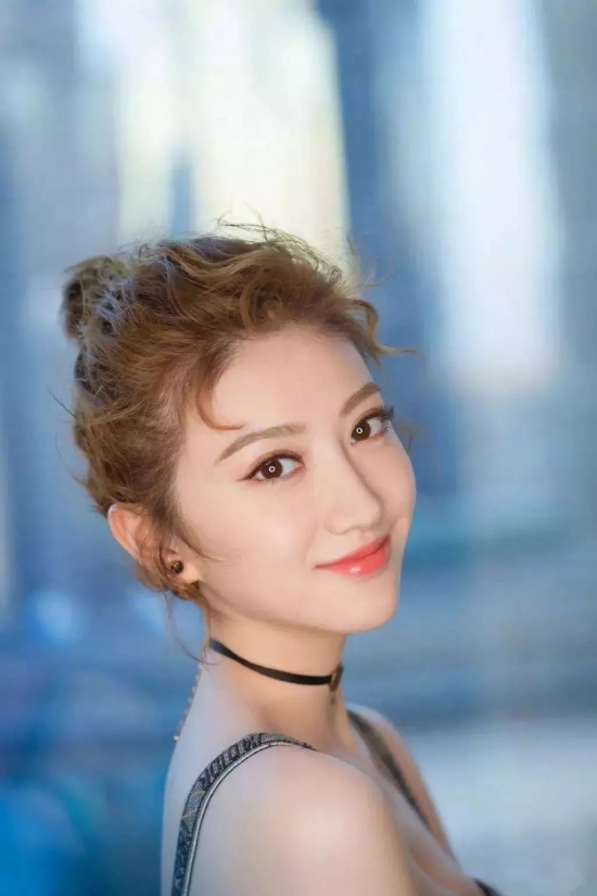 2025年流行什么发型女 长短直卷都在这里