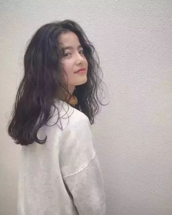 2025年流行什么发型女 长短直卷都在这里